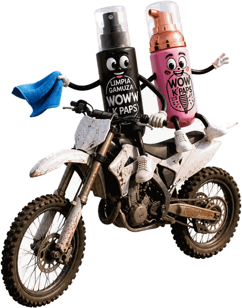 Botellas WOW K PAPS de limpieza de tenis sobre una moto